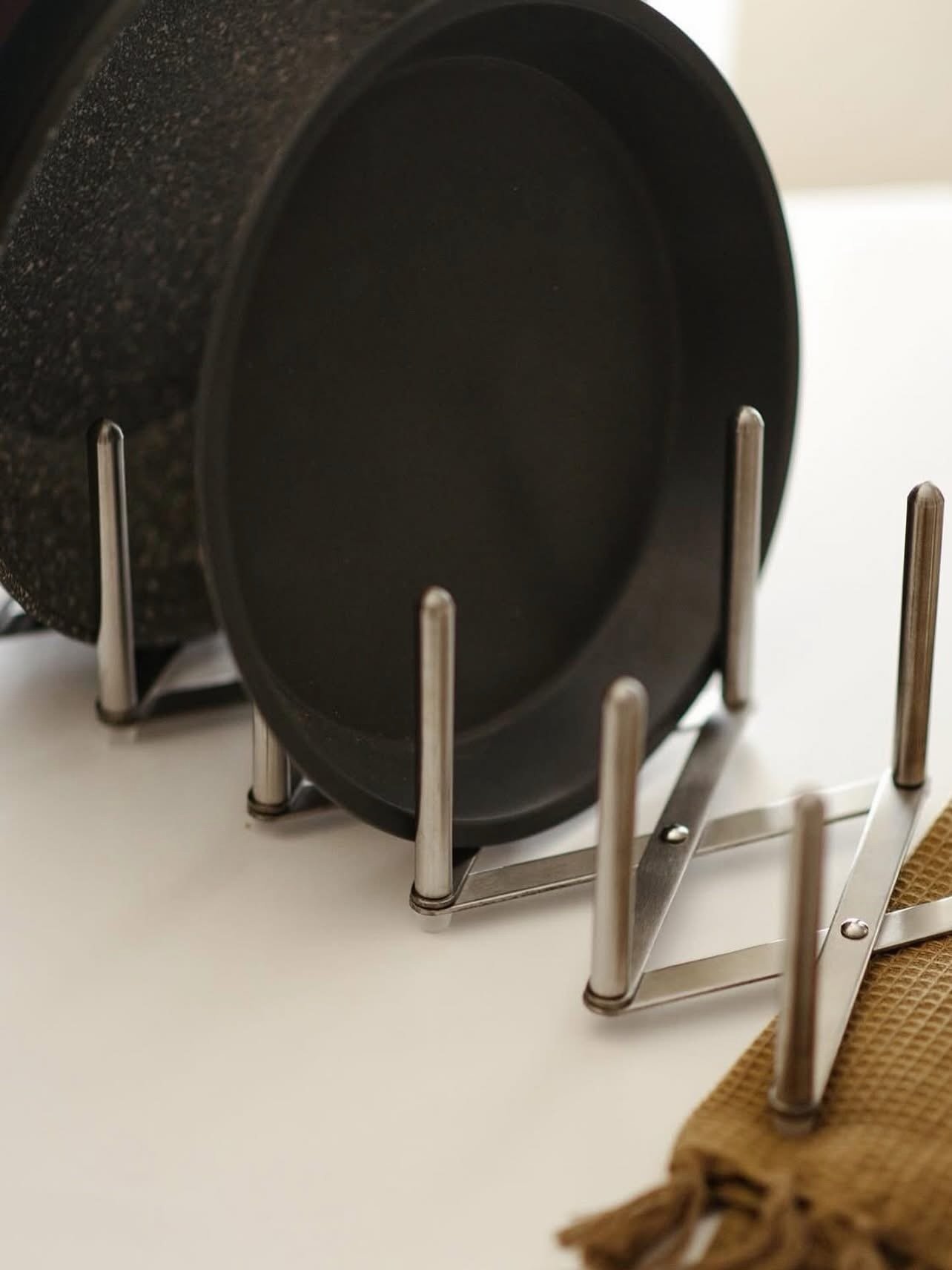✨VARIERA
Pot lid organiser, stainless steel - Image 6