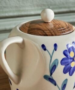 Alternative view of 900 ml- jar with a wooden lid and handle.💕